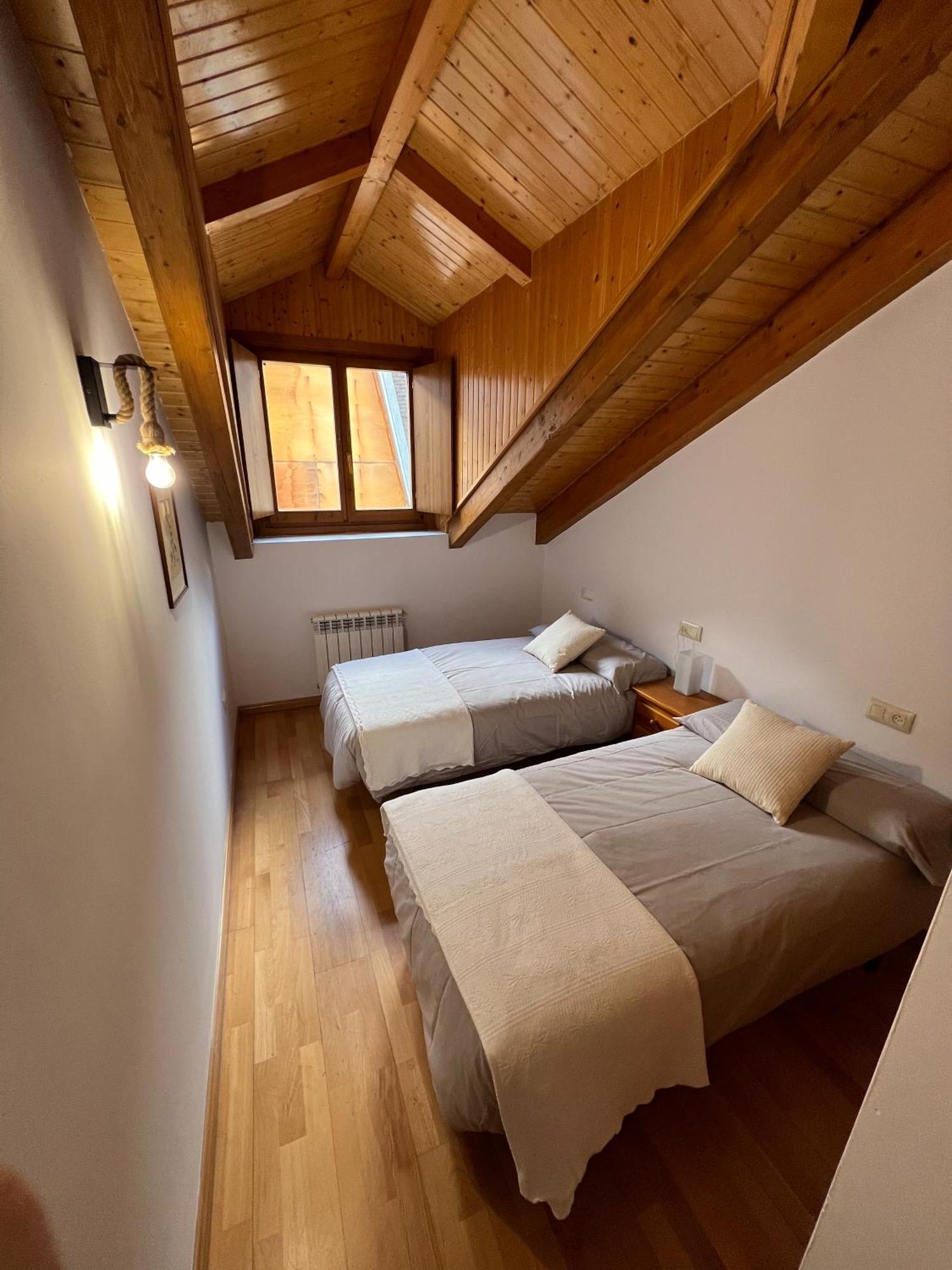 Casa La Muga Apartman Benasque Kültér fotó